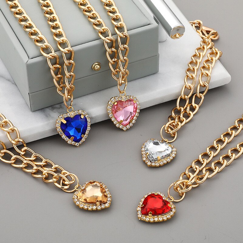 Collar de Lujo con Diamantes de Imitación para Gatos y Cachorros – Colgante de Corazón Ajustable en 5 Colores